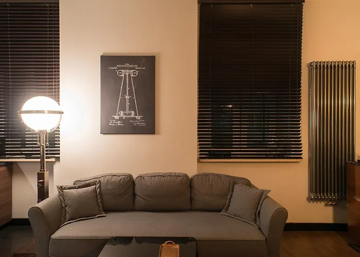 Nikola Tesla By Mythings Warsaw